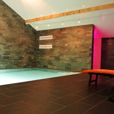 Piscine intérieure et salle de sport Piscine intérieure et salle de sport